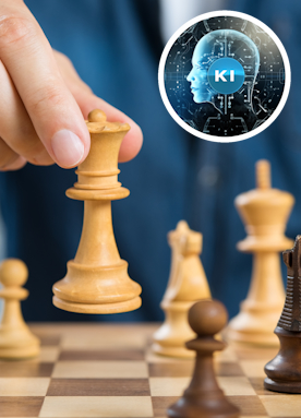 Schachfigur mit KI-Symbol zeigt künstliche Intelligenz im strategischen Denken