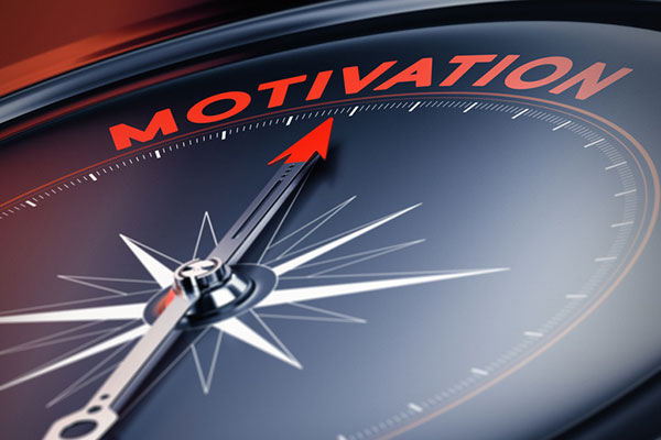 Kompass mit roten Zeiger auf "MOTIVATION" als Symbolbild für Motivationskompetenz