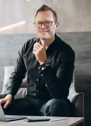 Brian Klanten, Autor von PromptNavigator