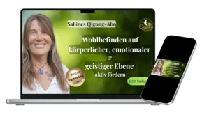 Sabines Qigong-Abo Bewerbung mit Laptop und Smartphone, Frau mit braunem Haar und blauem Anhänger