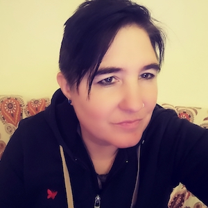 Porträt Mirjam Samira Volgmann mit schwarzem Oberteil