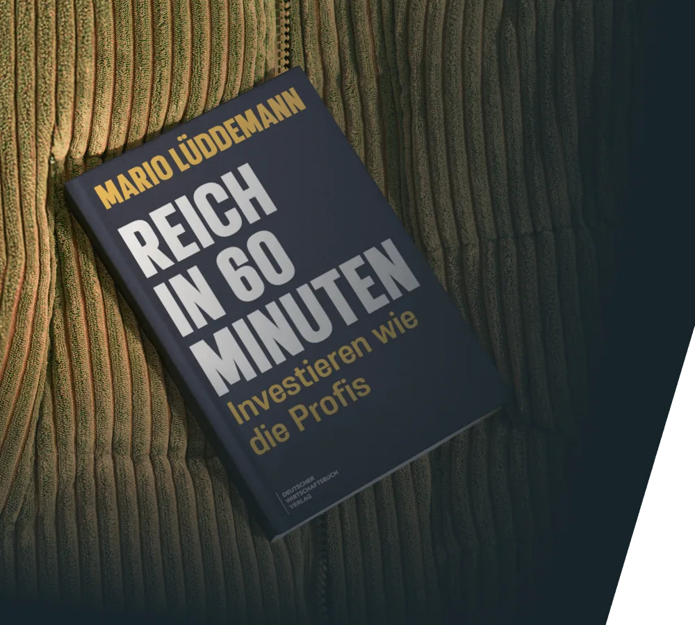 Buch Reich in 60 Minuten liegt auf grünem gestricktem Stoff, Aufnahme von oben