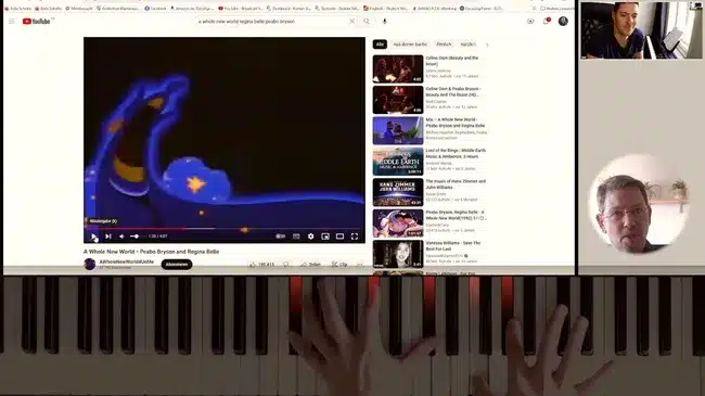 Screenshot einer Video-Unterrichtssession mit YouTube-Player, Klaviertasten unten, zwei Personen in Fenster oben