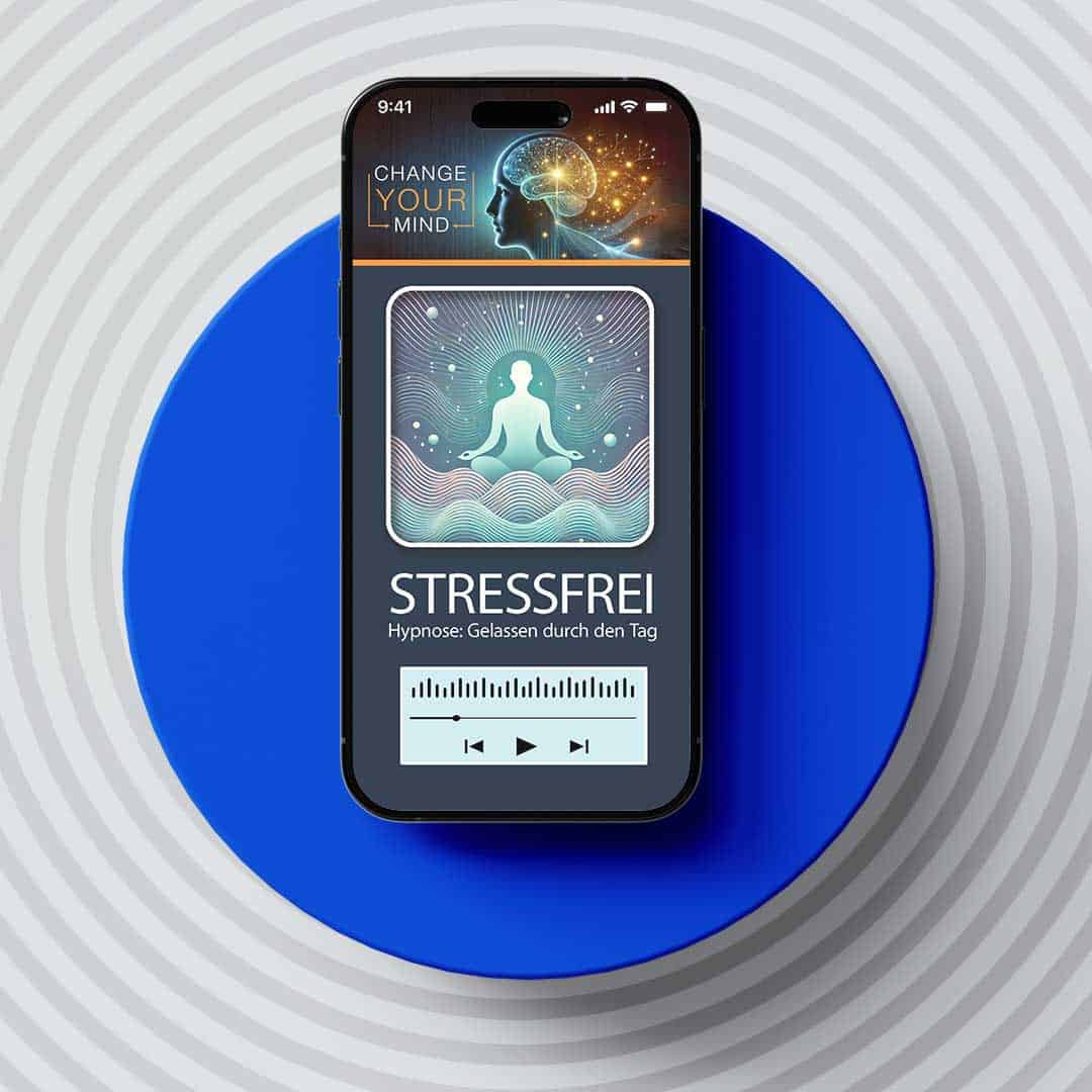 Smartphone-Mockup Stressfrei-Hypnose-App mit meditierender Figur in Wellenlinien, blauer Kreis