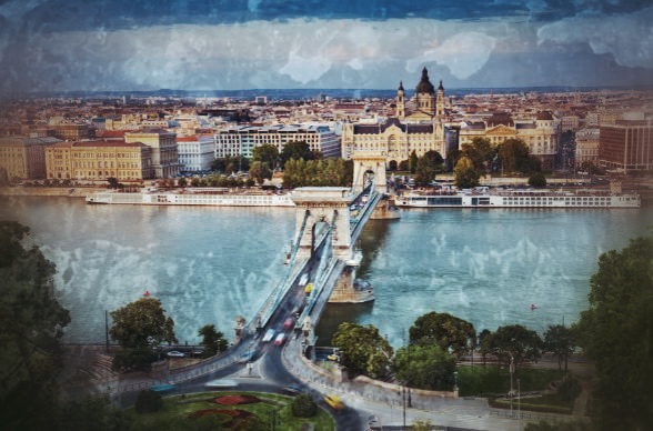 Luftaufnahme Budapest mit Kettenbrücke, Donau und Innenstadt-Panorama