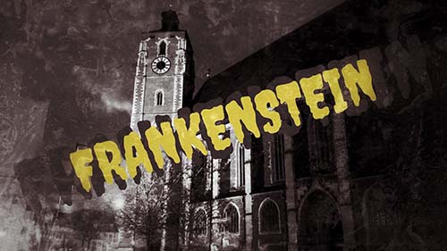 Kirchturm mit gelbem Frankenstein-Text, dramatische Schwarz-Weiß-Gestaltung