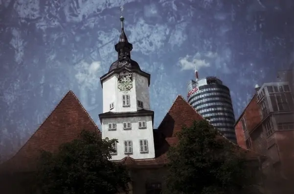 Jena Sehenswürdigkeit: Stadtmitte mit Kirche und Jentower im Hintergrund