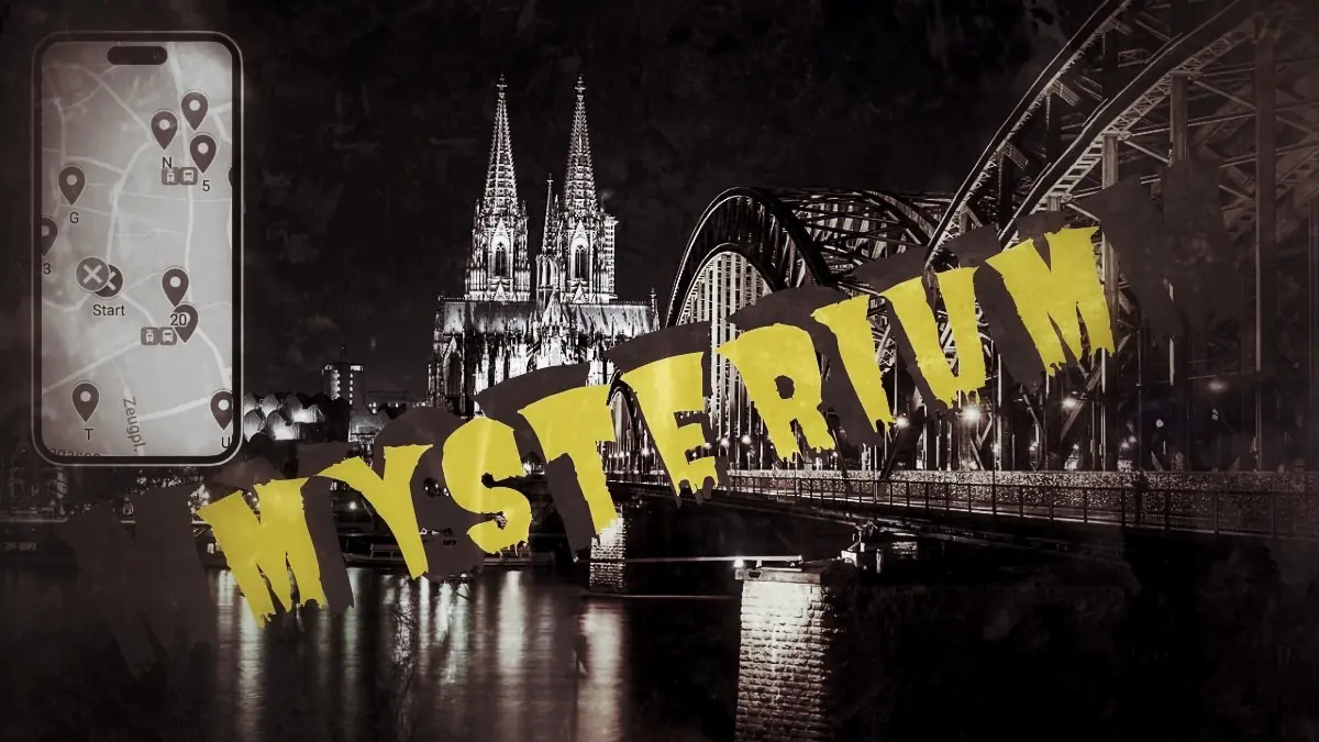 Hero-Banner Stadtrallye Köln mit gelbem MYSTERIUM-Schriftzug, Kölner Dom und Hohenzollernbrücke bei Nacht, Smartphone mit Kar