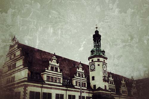 Rathaus in Leipzig mit Turm und Dachgiebel Vintage-Filter