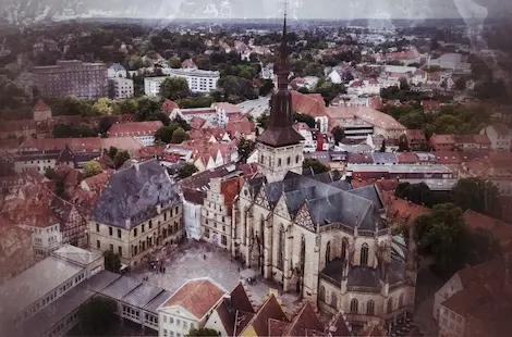 Selbstgeführte Stadtrallye Osnabrück 5 Luftaufnahme der Osnabrück Innenstadt mit Kirchen und Gebäudevielfalt