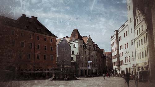 Marienplatz Regensburg mit historischen Fassaden und Brunnen bei Tageslicht