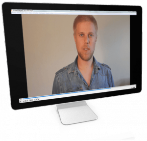 Tim Hamer in blauem Hemd auf Monitor-Display, alternatives Videokurs-Format