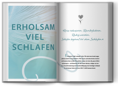 3D-Mockup des Self Care Journal aufgeschlagen mit Seite zum Thema Schlaf und Entspannungstexten