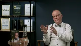 David Jacob Huber spricht über Business-Mentoring mit Oliver Albrecht vor New York Skyline