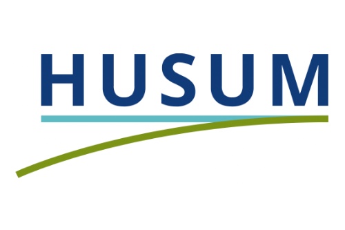 Sinn im Leben finden – Live-Workshop zur Resilienz von Anke Lüneburg 8 Logo Husum mit blauem Text und grünem sowie türkisfarbenem Wellendesign
