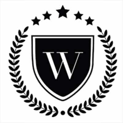 Warroom Logo: Schwarzer Schild mit W und Sternen, Lorbeer-Design