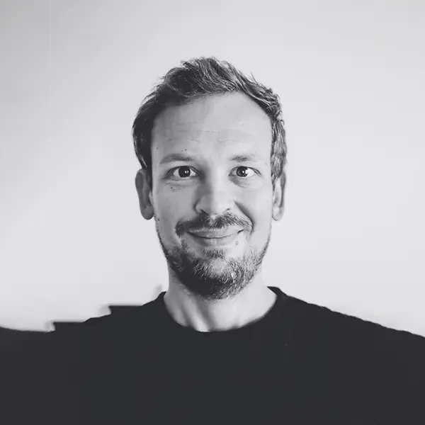 Oliver Schönemann, Autor von Social Media Stirbt