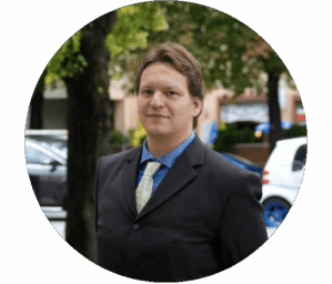 Porträtfoto von René Fürst in dunklem Blazer und blauem Hemd
