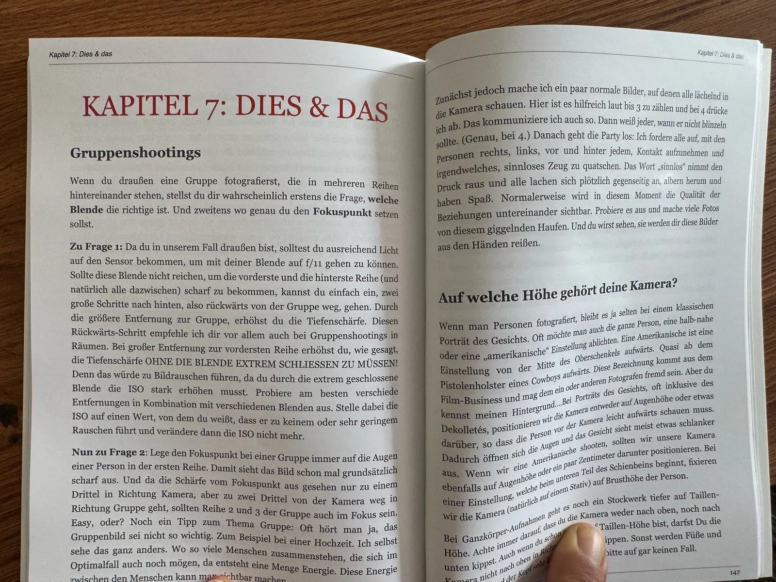 Buchseite mit Kapitel 7 Dies & Das, Abschnitt Gruppenshootings, Text über Fotografie und Gruppenfotografie