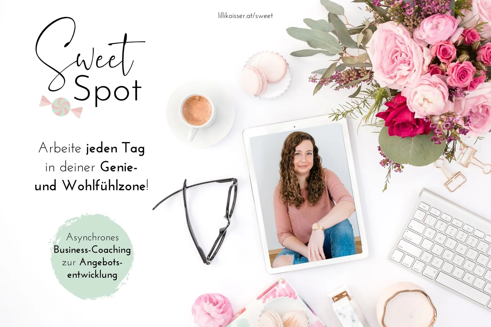 Sweet Spot Kurs Hero-Bild mit Logo, Frau, Blumen, Kaffee, Brille und Tastatur
