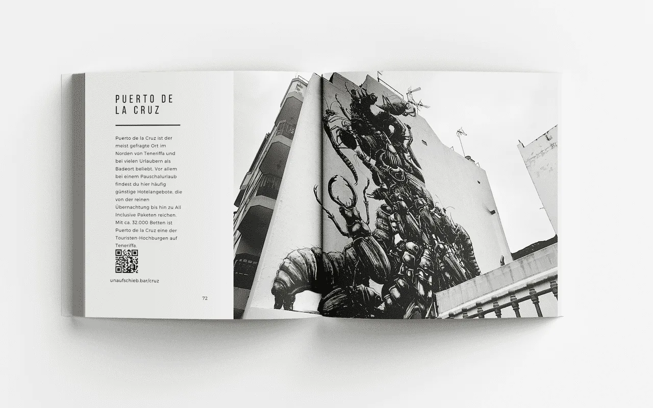 Bildband-Seite über Puerto de la Cruz mit beschreibendem Text und Schwarzweiß-Architektur-Fotografie