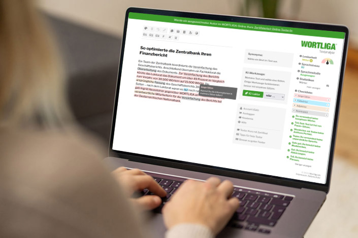 Laptop-Bildschirm mit Wortliga Textanalyse Premium-Software, Analyse eines Textes zur Zentralbank mit Feedback-Markierungen
