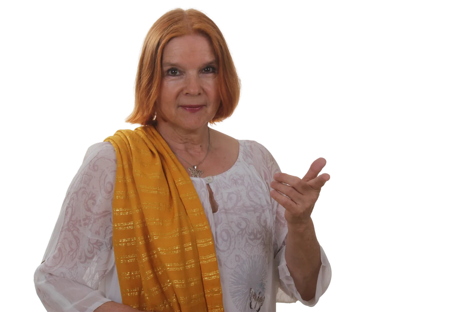 Porträt von Anja Homeyer mit rötlichen Haaren, gelbem Schal, offener Gestik