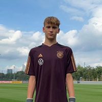 Fritz Gagzow, Union Torwart, Porträt mit Keeper-Handschuhen