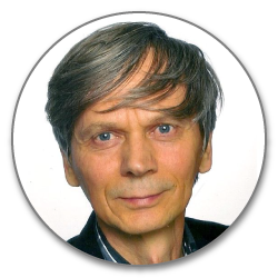 Porträt eines Mannes mit hellen Haaren und ruhigem Blick
