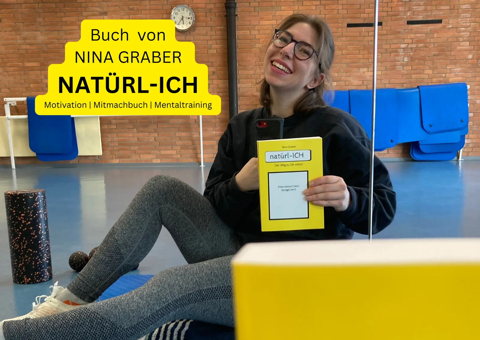 Trainerin Nina Graber beim Stretching im TRX Kurs