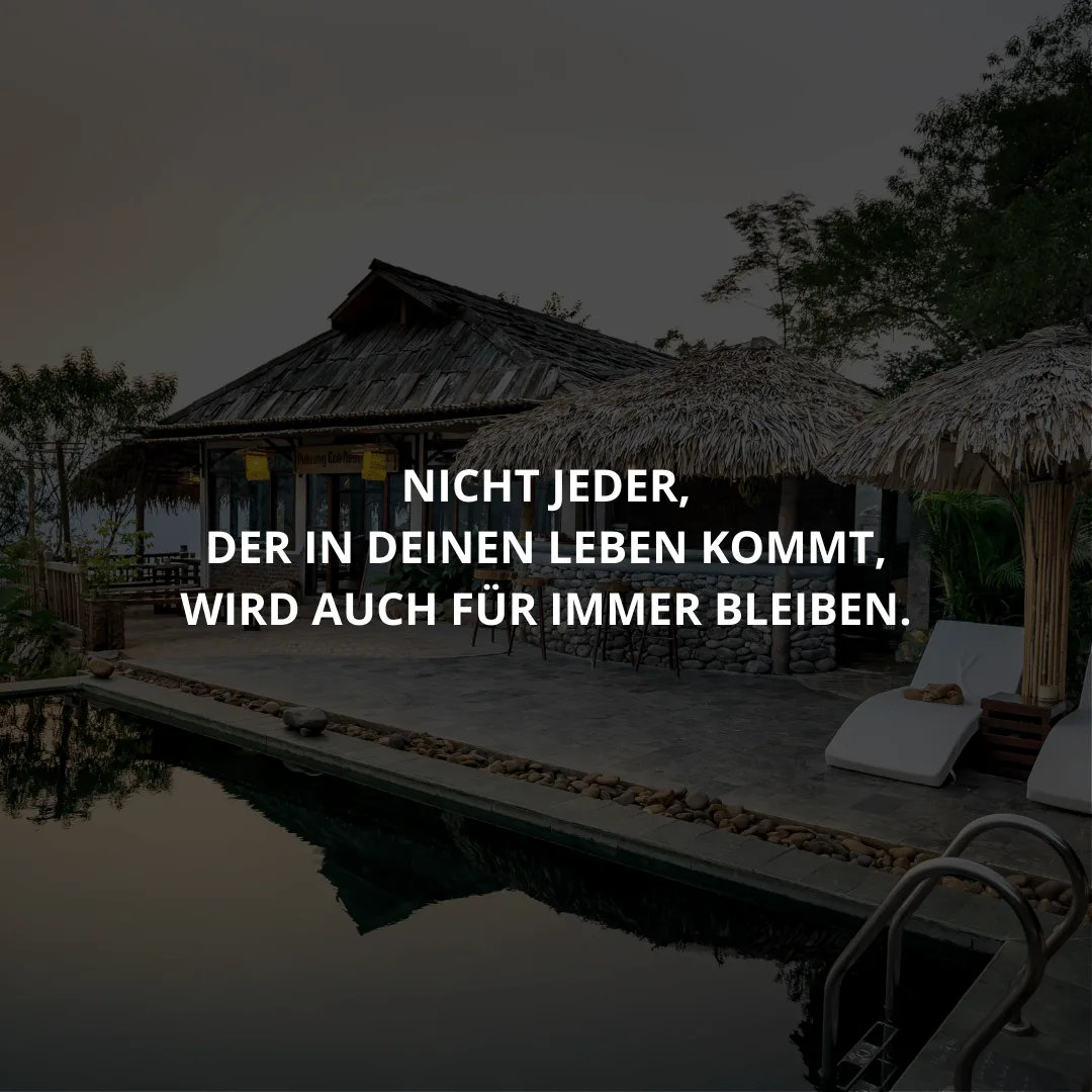 Motivations-Post mit Urlaubshotel-Foto und Lebenszitat