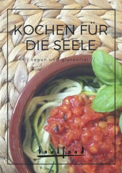 Kochbuch-Cover mit Pasta-Gericht, Titel und Untertitel auf Kräuter-Hintergrund