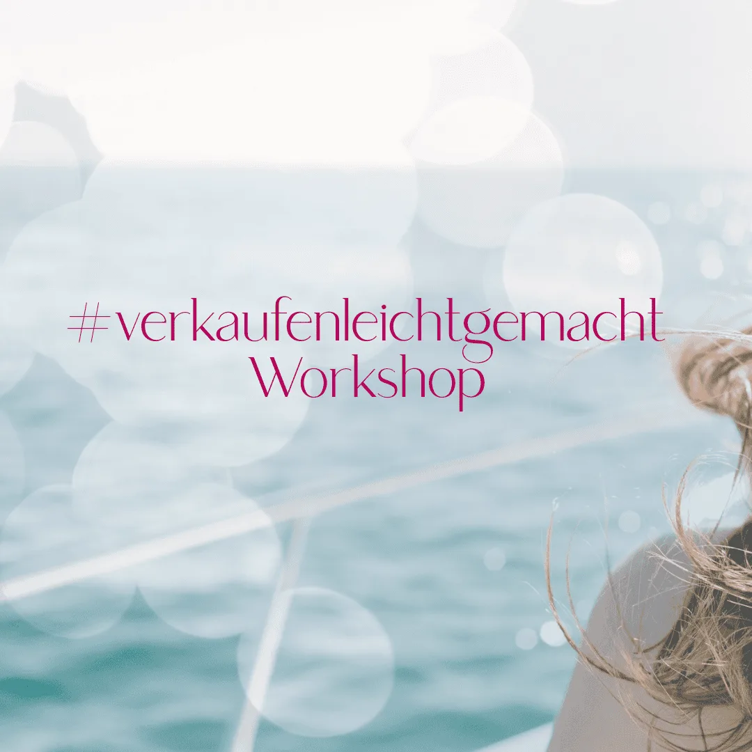 Hero-Bild zum Workshop #verkaufenleichtgemacht mit Frau am Meer und Hashtag-Text