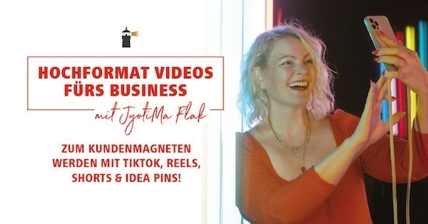 Videoideen für TikTok, Reels, YouTube Shorts von Jyotima Flak 3 Galerie Banner Hochformat Videos fürs Business mit JyotiMa Flak – Frau mit Smartphone vor buntem Lichthintergrund
