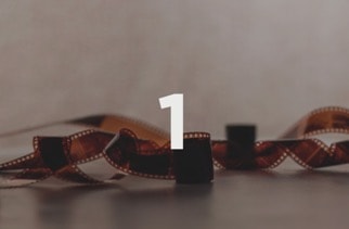 Visual Storytelling – Videokurs fürs Filmen von Christian Anderl 10 Modul 1 des Visual Storytelling Kurses mit Film-Spule und Nummer 1
