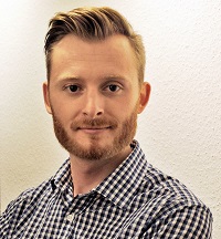 Porträt Michael Blumenthal, Mann mit Karohemd