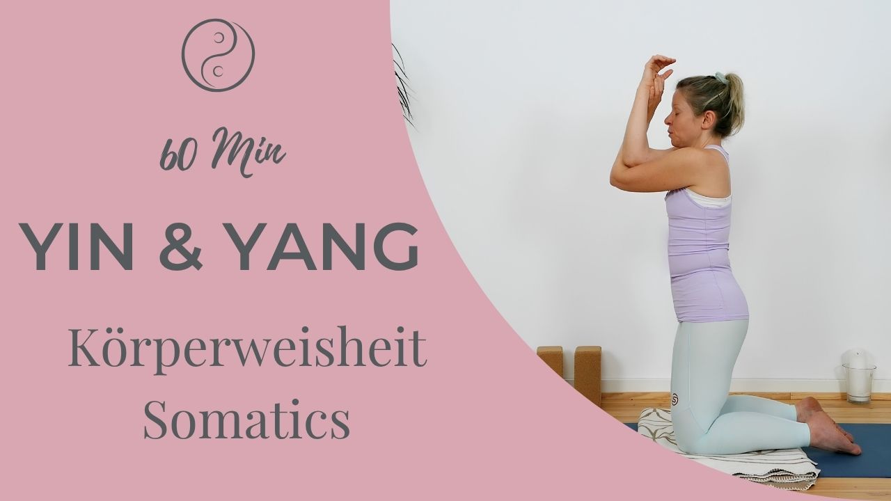 Somatic Yin & Yang Körperweisheit 60 Minuten, Frau in Stretchposition mit Yin-Yang-Logo auf rosa-weißem Hintergrund