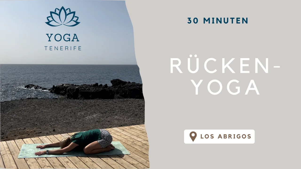 Rücken Yoga 30 Minuten – Eva in Yoga-Pose auf Holzsteg am schwarzen Strand