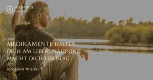 Hero-Banner Holistisch Gesund® mit Mann am See, Naturlandschaft und Claim zur ganzheitlichen Gesundheit