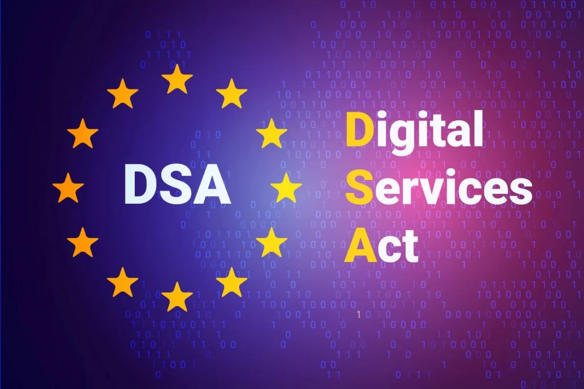 Hero-Grafik zum Digital Services Act mit EU-Sternen, Binärcode und Schriftzug DSA