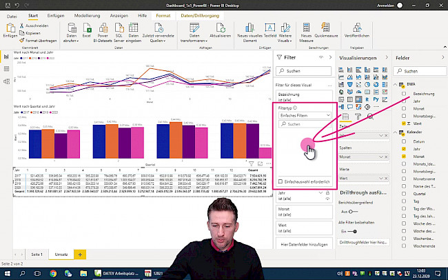 Power BI Dashboard mit Liniendiagramm, Balkendiagrammen und Visualisierungsfilter, Person im Video präsentiert