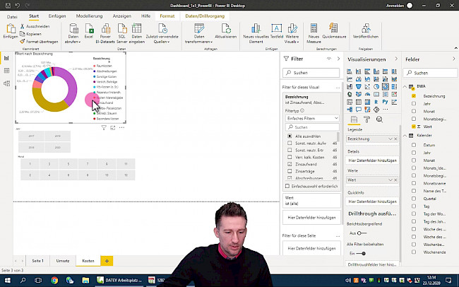 Power BI Dashboard mit Donut-Diagramm und Visualisierungsoptionen, Person im Video präsentiert