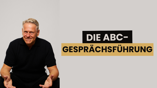 Raho Bornhorst in schwarzem Poloshirt mit Text DIE ABC-GESPRÄCHSFÜHRUNG Mobile-Version