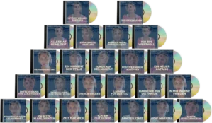 Mockup von 18 Meditationskursen als CD-Boxen in Pyramidenform, darunter Titel wie „Mit den Wellen fließen