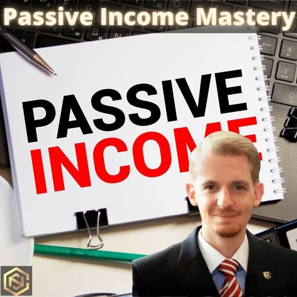 Passive Income Mastery mit Christoph Neuwirth Foto, Notizbuch und Tastatur