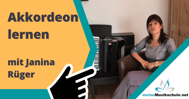 Hero-Banner für Akkordeon Kurs mit gelb-türkis Design, Kursleiterin Janina Rüger sitzt mit schwarzem Akkordeon