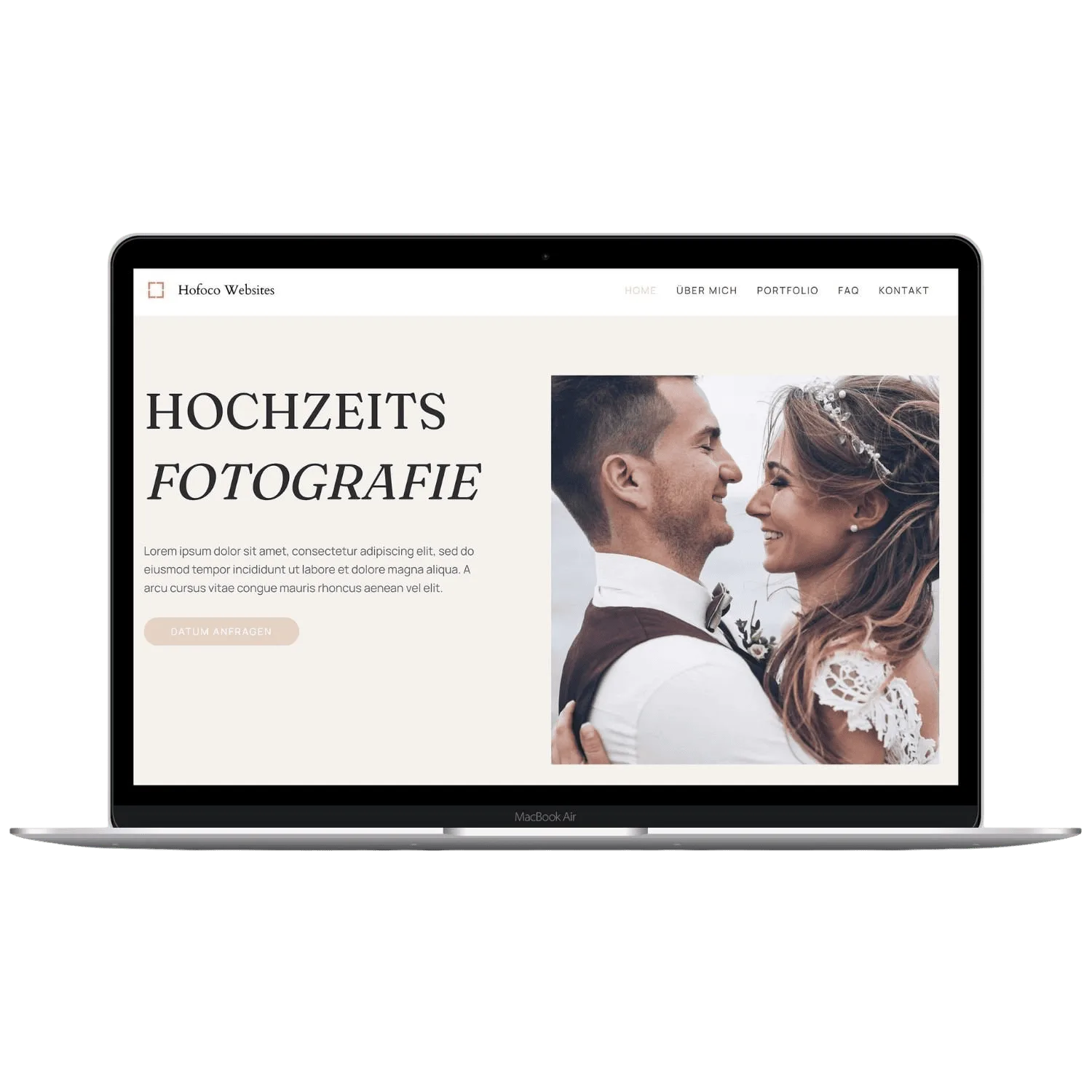 Amara Theme MacBook Air Mockup mit Hochzeitsfotografie Hero-Seite
