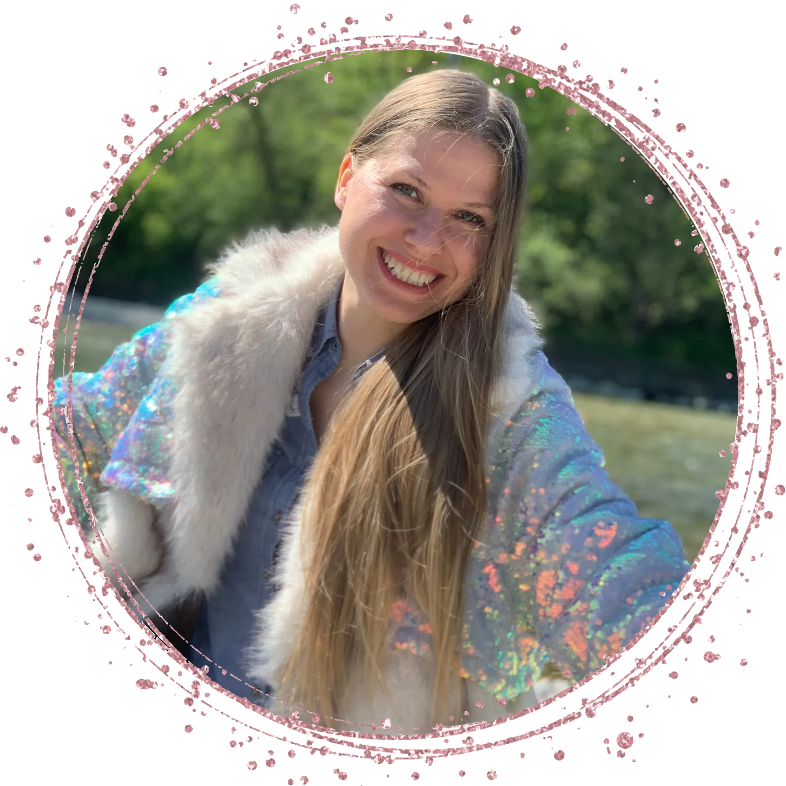 Junge Frau mit langen Haaren und Pailletten-Jacke, Porträt mit rosa Glitzer-Rahmen