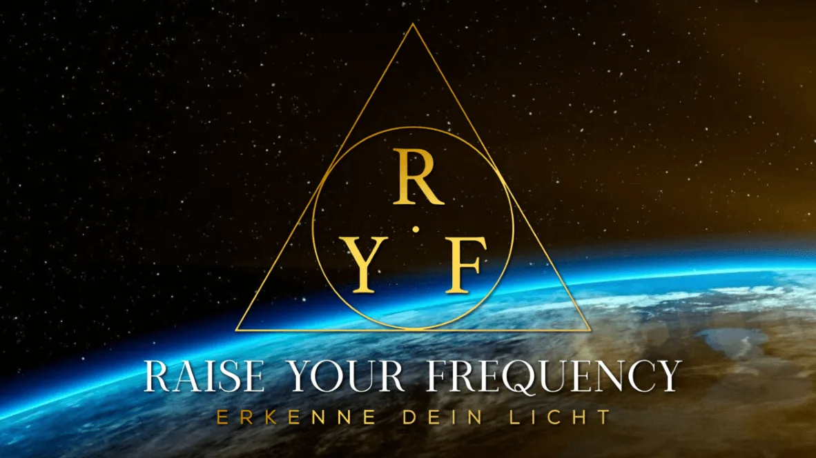 Raise Your Frequency Logo mit Erdplanet, goldenes Dreieck Symbol spiritualität