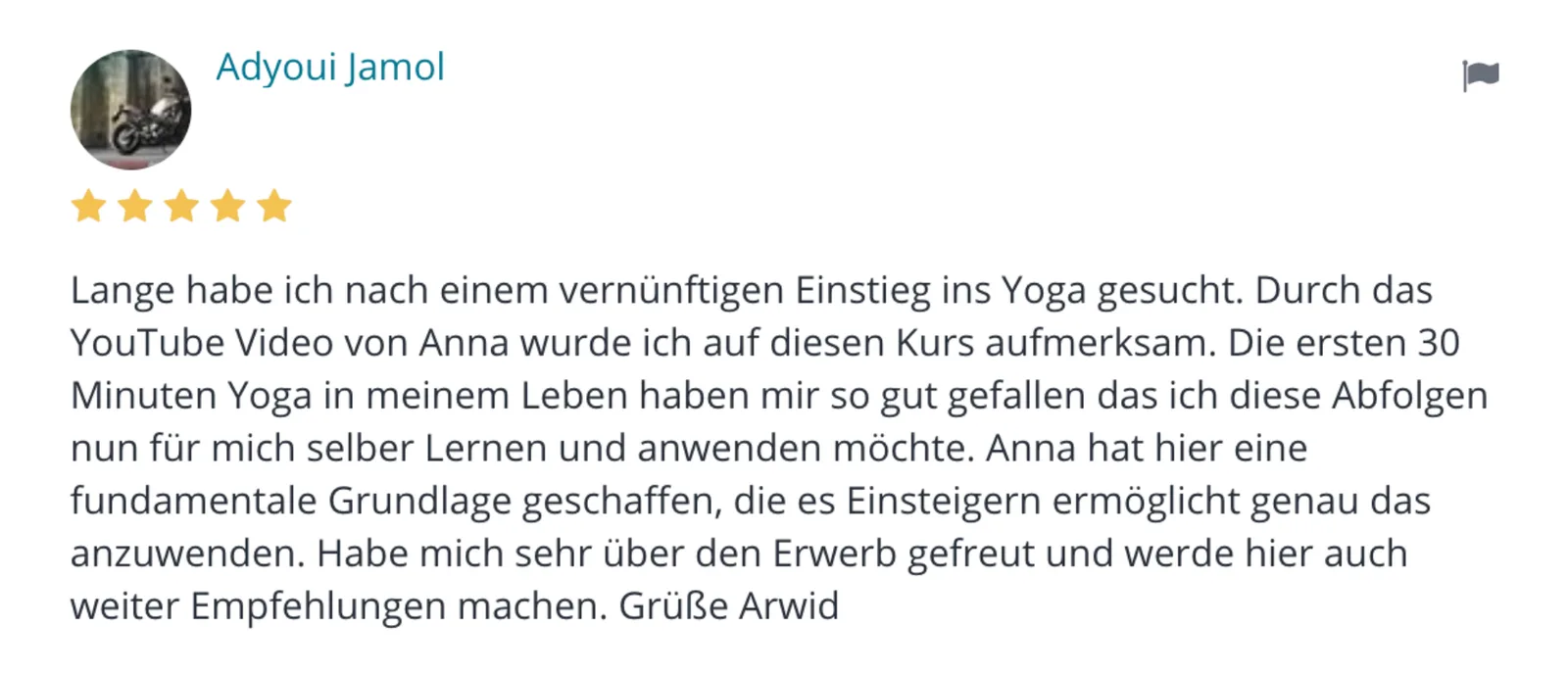 Bali Flow Yoga – Videokurs zur Asana-Praxis von Anna Kalhammer 7 Kundenstimme von Adyoui Jamol mit 5-Sterne-Bewertung zum Yoga-Anfängerkurs